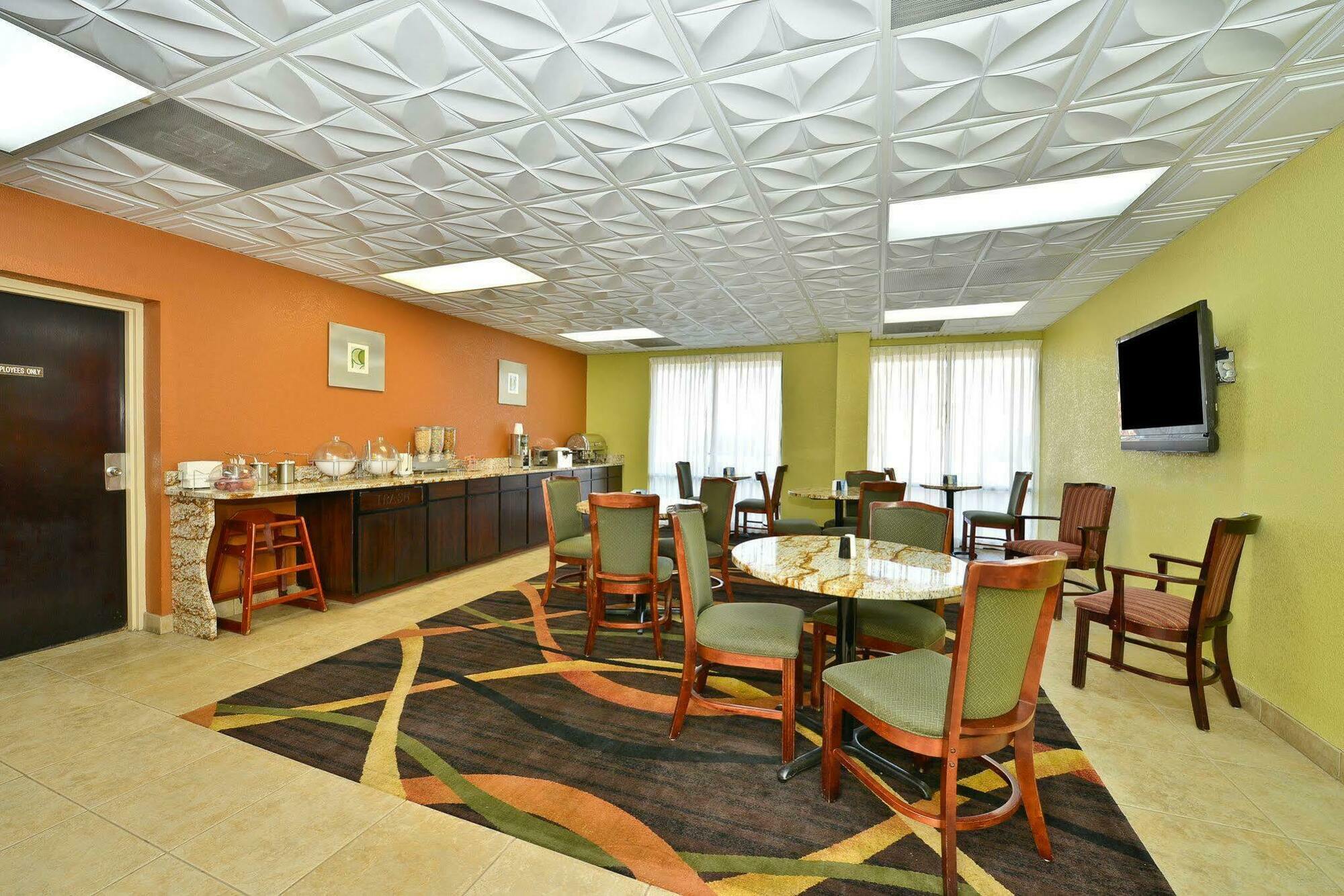 Best Western Knoxville Suites - Downtown Exterior photo
